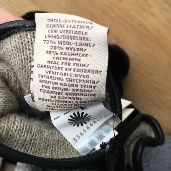 NWT UGG Brita Shearling Pom-Pom Tech Leather Glove - Picture 7 of 8